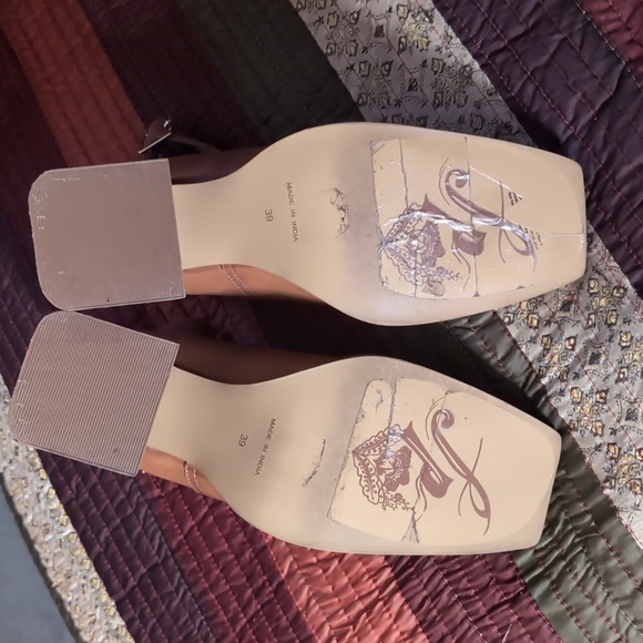 FREE PEOPLE* Brady shoe bootie ankle boot leather block heel buckle detail sz 39 - Picture 12 of 17